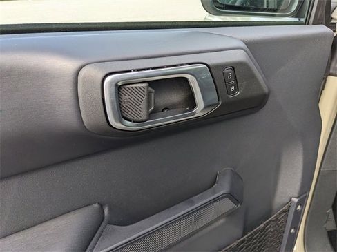 New 2025 Ford Bronco Outer Banks w/ Black Appearance Package image 19