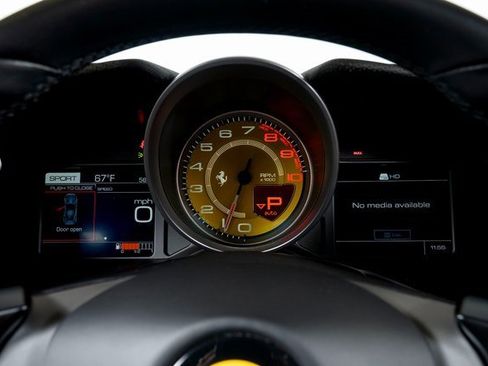 Used 2019 Ferrari Portofino image 33