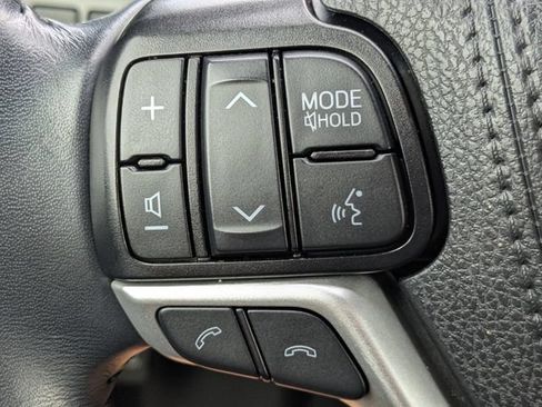 Used 2019 Toyota Highlander XLE AWD/4WD image 26