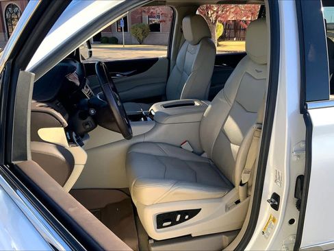 Used 2017 Cadillac Escalade Premium Luxury image 7