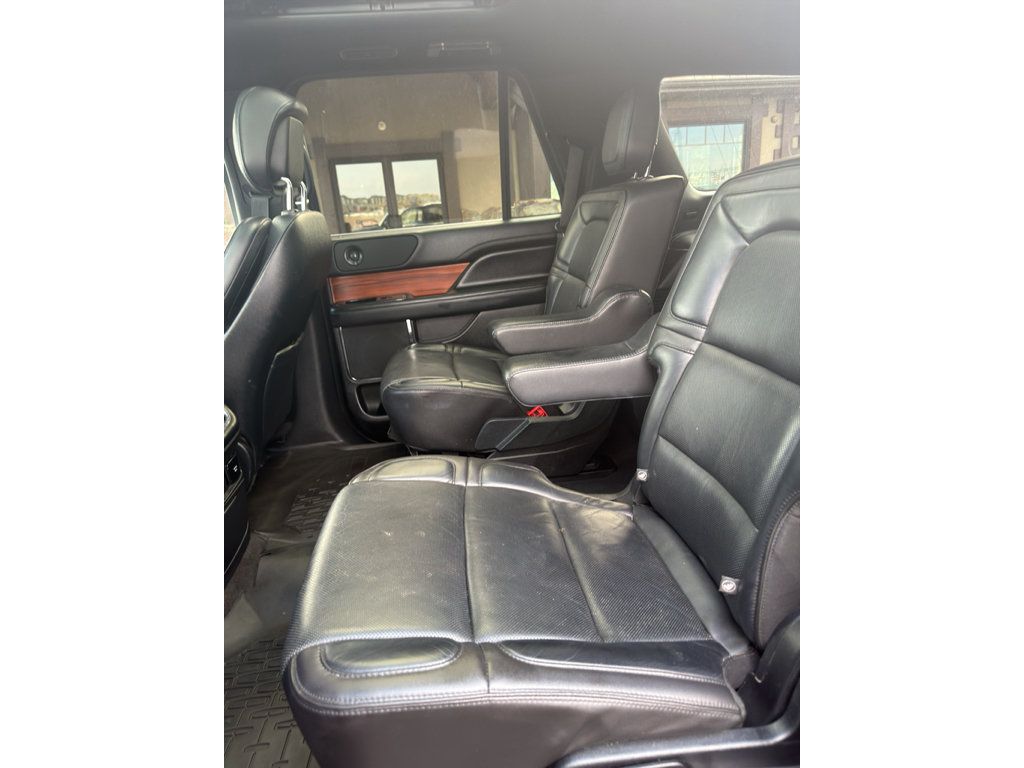 Used 2018 Lincoln Navigator Select AWD/4WD image 18