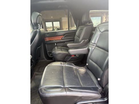 Used 2018 Lincoln Navigator Select AWD/4WD image 18