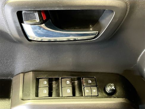 Used 2022 Toyota Tacoma TRD Off-Road image 17