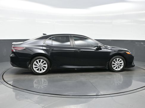 Used 2022 Toyota Camry LE FWD image 7
