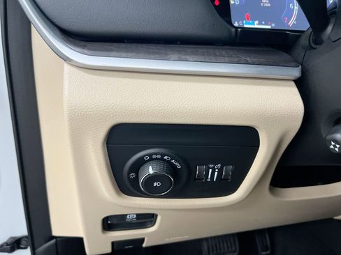 New 2025 Jeep Grand Cherokee L Limited w/ Luxury Tech Group II image 18