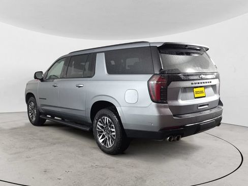 Used 2025 Chevrolet Suburban Z71 AWD/4WD image 3