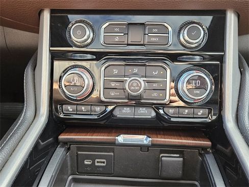 Used 2021 GMC Yukon Denali w/ Denali Premium Package image 10