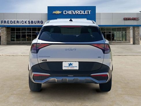 Used 2024 Kia Sportage LX image 4