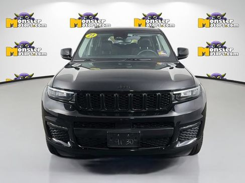 Used 2023 Jeep Grand Cherokee L Limited AWD/4WD image 2