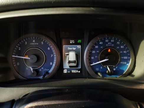 Used 2020 Toyota Sienna XLE FWD image 30