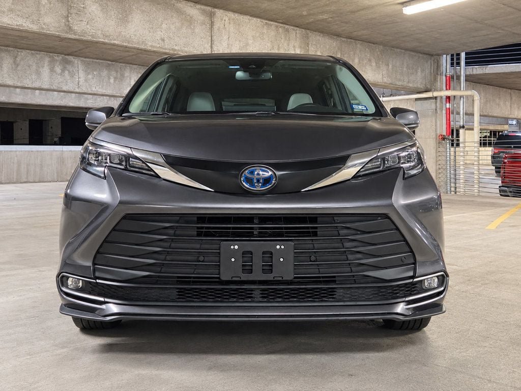 Used 2025 Toyota Sienna XLE FWD image 27