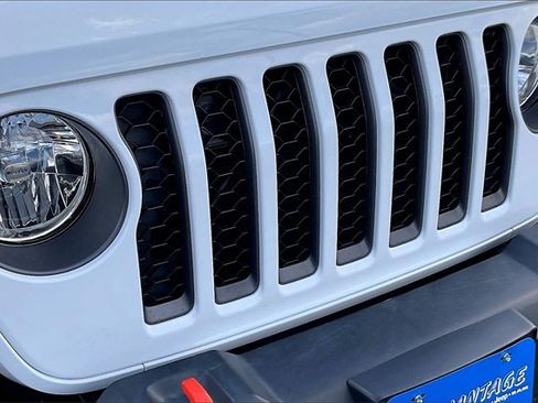 Certified 2022 Jeep Gladiator Mojave image 31