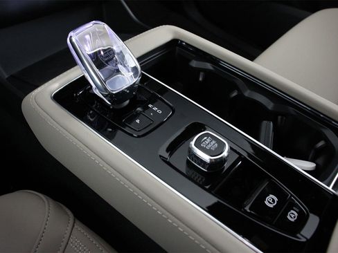 New 2026 Volvo XC90 T8 Plus w/ Protection Package Premier image 7