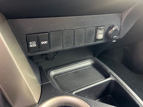Used 2015 Toyota RAV4 LE AWD/4WD image 35