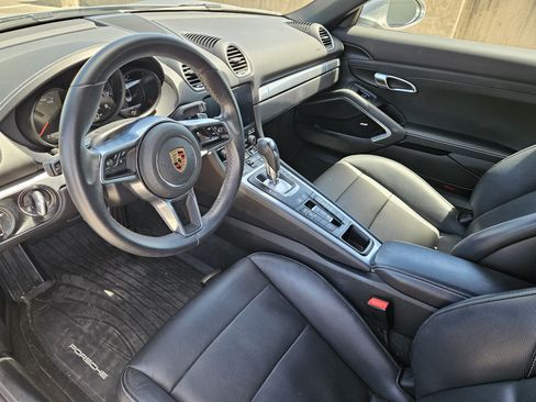 Used 2024 Porsche 718 Boxster RWD image 4