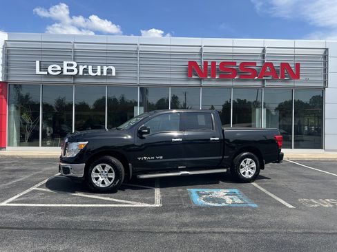 Used 2018 Nissan Titan SV w/ SV Convenience Package AWD/4WD image 1