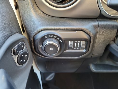 Used 2020 Jeep Wrangler Sport AWD/4WD image 16
