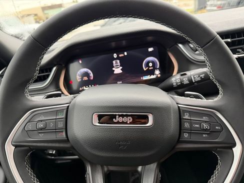 New 2025 Jeep Grand Cherokee Altitude image 21