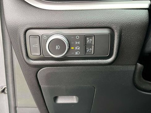 Used 2023 Ford Explorer XLT w/ Equipment Group 202A RWD image 30