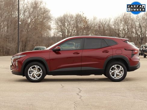 Used 2024 Chevrolet Trax LS w/ LS Convenience Package image 4