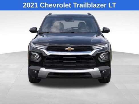 Used 2021 Chevrolet TrailBlazer LT w/ Convenience Package FWD image 2