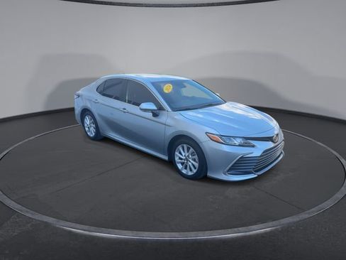 Used 2024 Toyota Camry LE w/ Convenience Package image 4