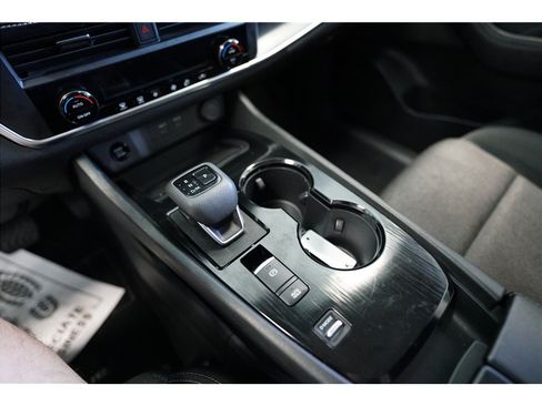 Used 2024 Nissan Rogue SV FWD image 19