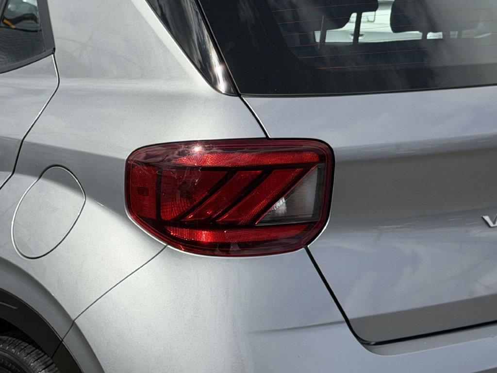 Certified 2024 Hyundai Venue SEL FWD image 11