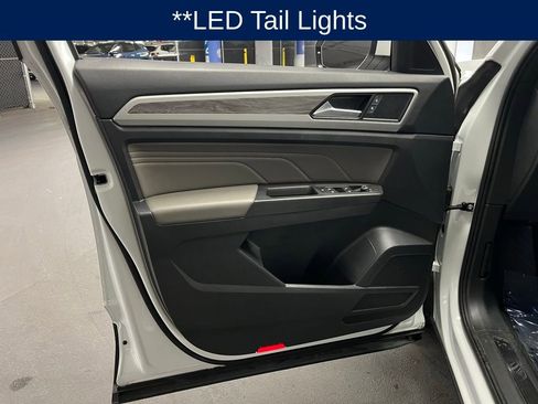 Used 2022 Volkswagen Atlas Cross Sport SE image 19