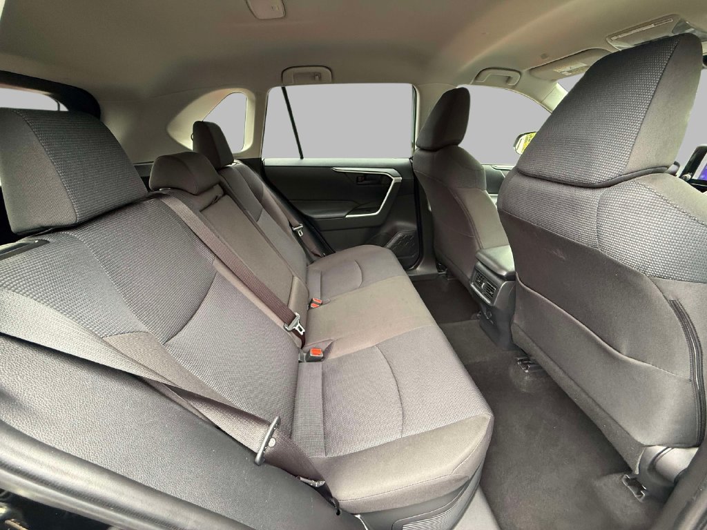 Used 2025 Toyota RAV4 LE AWD/4WD image 16