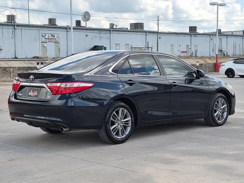 Used 2017 Toyota Camry SE FWD image 6