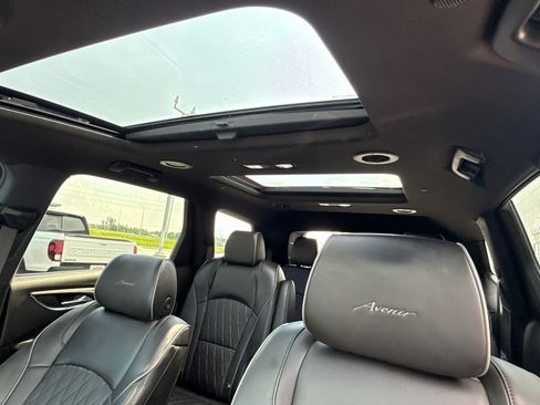 Used 2022 Buick Enclave Avenir w/ Avenir Technology Package AWD/4WD image 21