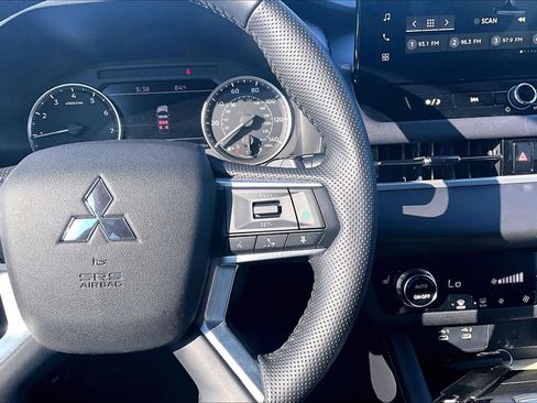 Used 2025 Mitsubishi Outlander SE AWD/4WD image 17