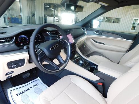 New 2025 Jeep Grand Cherokee L Limited w/ Luxury Tech Group II image 10