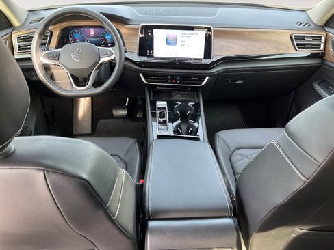 Certified 2024 Volkswagen Atlas SE image 12