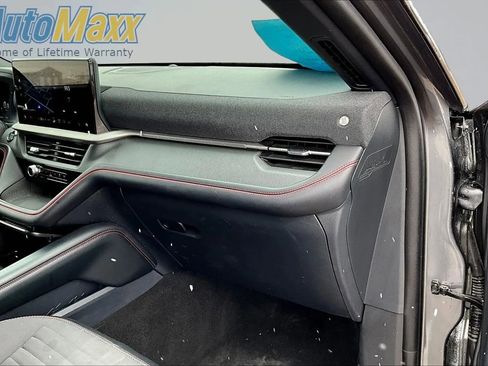Used 2025 Ford Explorer ST-Line w/ ST-Line Street Pack AWD/4WD image 26