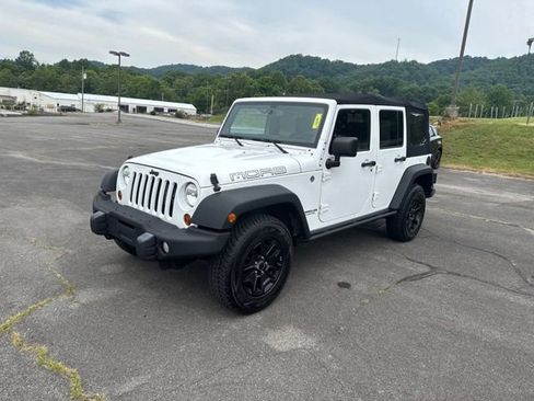 Used 2013 Jeep Wrangler Unlimited Sahara AWD/4WD image 4