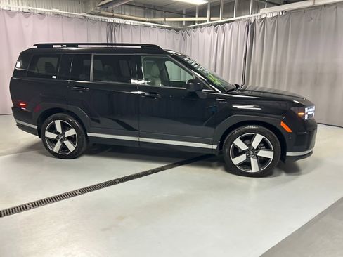 Used 2025 Hyundai Santa Fe Limited image 8