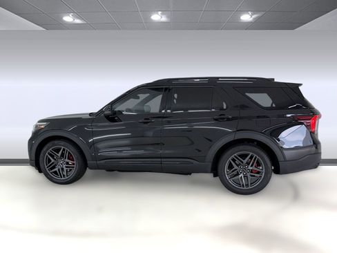 Certified 2025 Ford Explorer ST image 2
