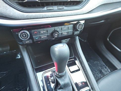 Used 2023 Jeep Compass Latitude image 25