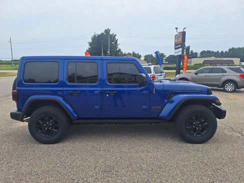 Used 2019 Jeep Wrangler Unlimited Sahara w/ Quick Order Package 24M Moab AWD/4WD image 3