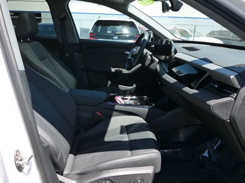 Used 2025 Audi Q6 e-tron Premium image 26