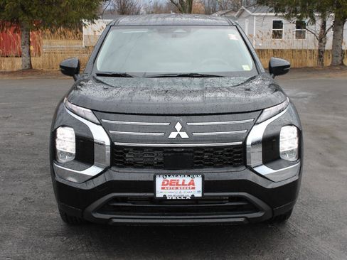 New 2026 Mitsubishi Outlander ES AWD/4WD image 2