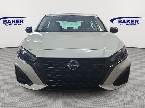 Used 2023 Nissan Altima 2.5 SR AWD/4WD image 2