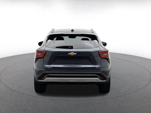 Used 2025 Chevrolet Trax LT FWD image 8