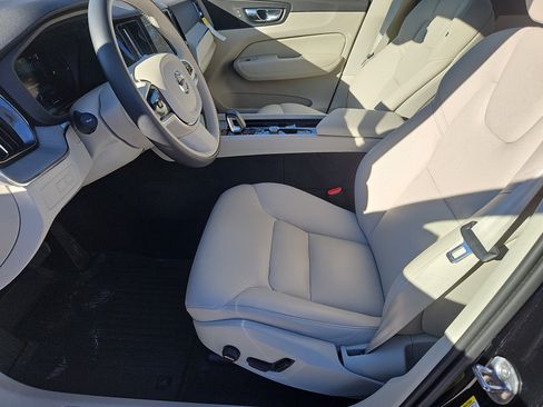 Used 2025 Volvo XC60 T8 Plus w/ Protection Package Premier image 33