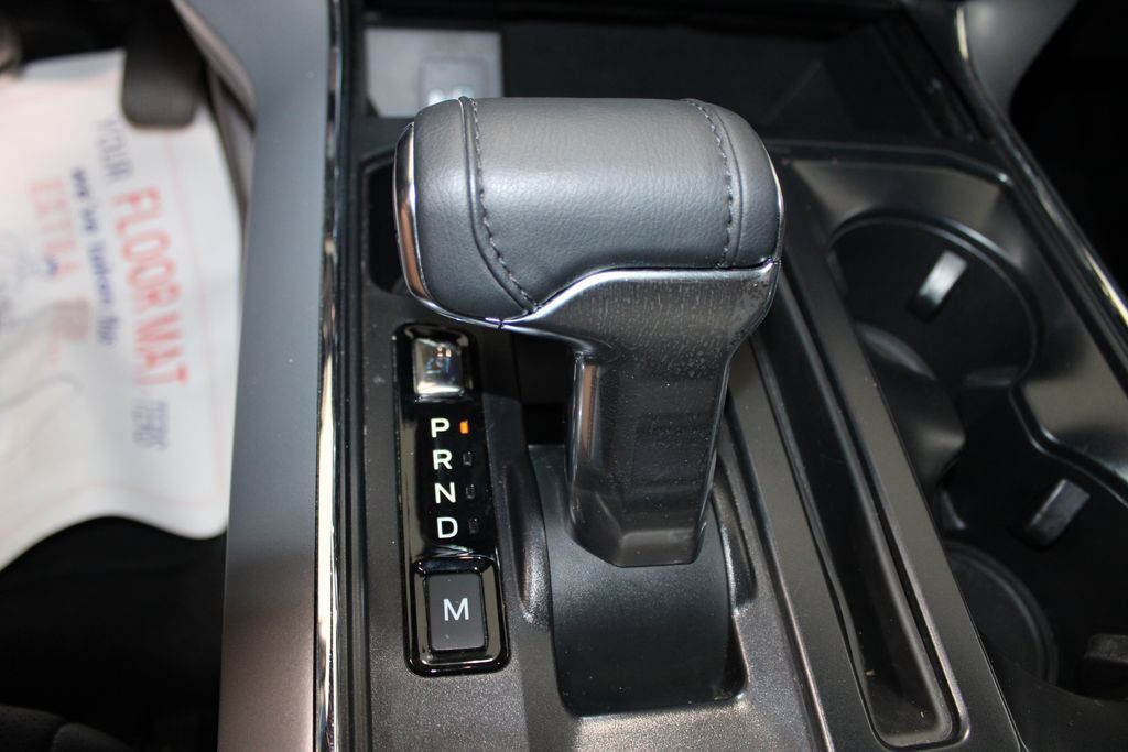 Used 2024 Ford F150 Lariat w/ Tow/Haul Package AWD/4WD image 50