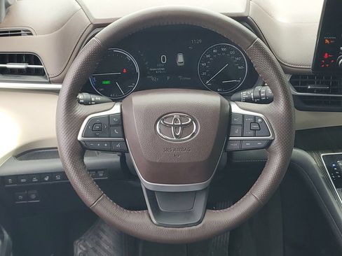 Used 2021 Toyota Sienna Platinum AWD/4WD image 12