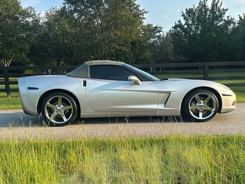 Used 2006 Chevrolet Corvette Coupe w/ Preferred Equipment Group RWD image 4
