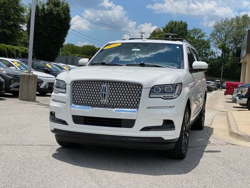 Used 2024 Lincoln Navigator Reserve AWD/4WD image 3